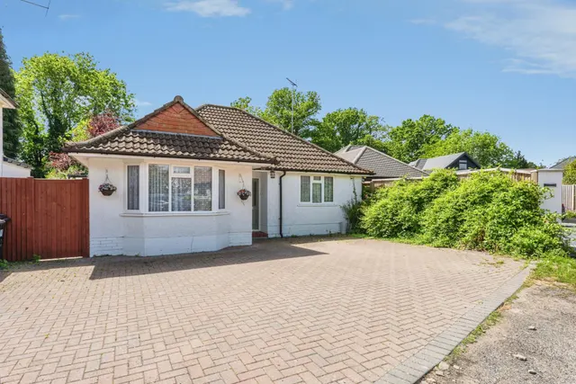 Turnoak Avenue, Woking, GU22, photo 1
