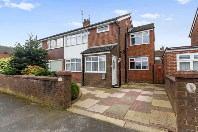 Deepdale Drive, Rainhill, Prescot, Prescot, L35 4NL, photo 1