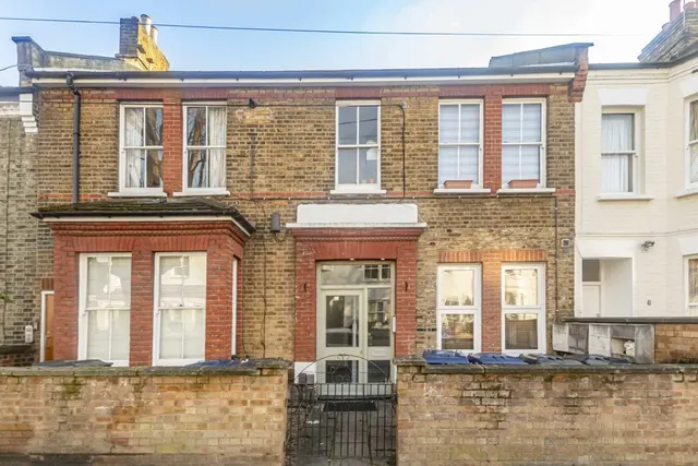 Reynolds Road, W4, photo 1