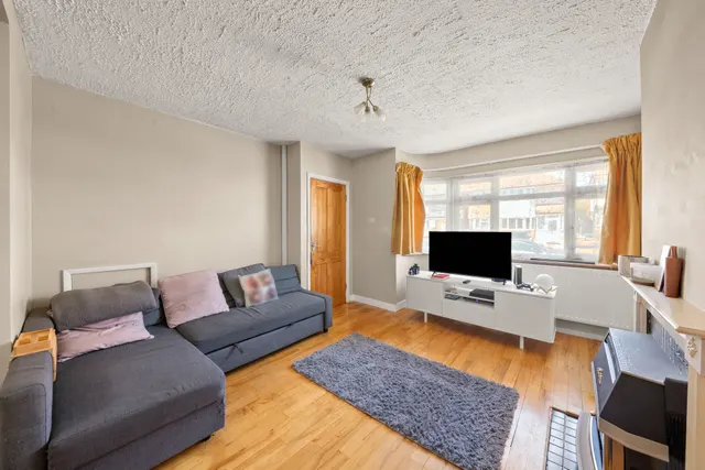 Girton Close, Northolt, UB5, photo 3