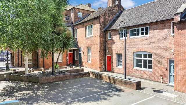 Horninglow Street, Burton-On-Trent, DE14, photo 1
