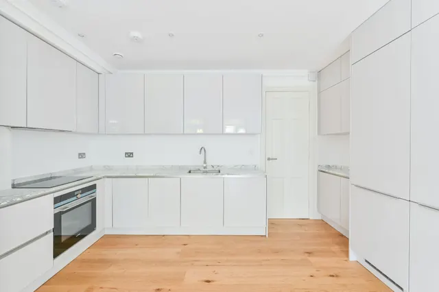 Photo 3 — Apartment 3, Beltwood House, London