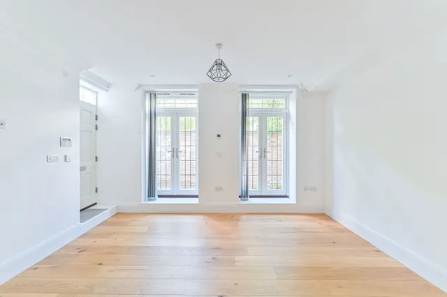 Photo 2 — Apartment 3, Beltwood House, London