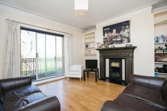 Photo 2 — Grantully Road, Maida Vale, London, W9 1LQ