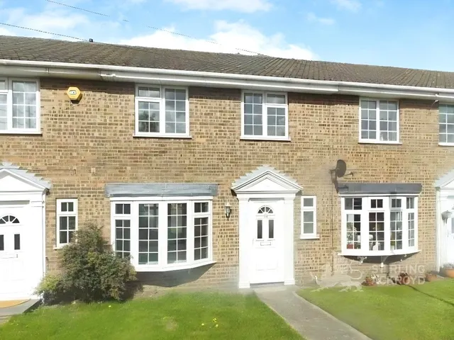 Hawley Road, Blackwater, GU17, photo 1
