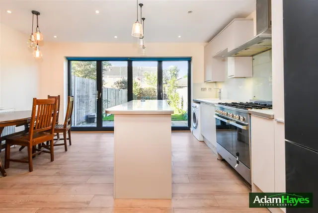 Holden Road, North Finchley, N12, photo 2