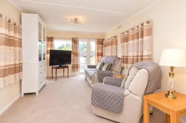 Rose Park, Addlestone, KT15, photo 2