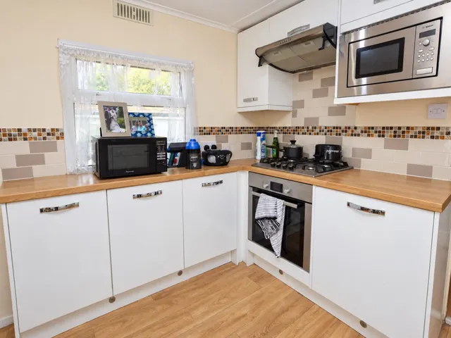 Rose Park, Addlestone, KT15, photo 3
