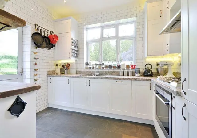 Photo 2 — Flat 1, 16 Plympton Road, London