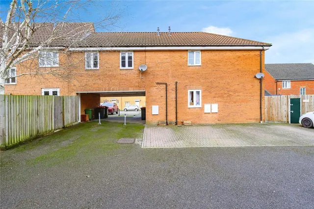 Photo 2 — Peppercorn Way, Dunstable, Bedfordshire, LU6
