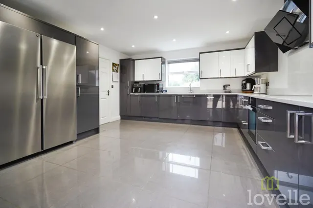 Salisbury Close, Morton, DN21, photo 3