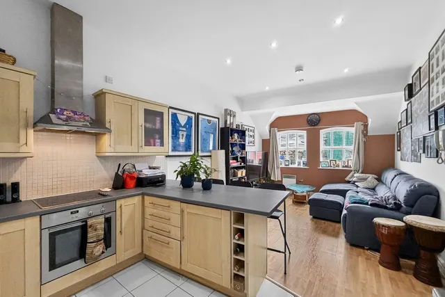 Photo 3 — 11 Kingsway, Altrincham, Cheshire WA14 1PS