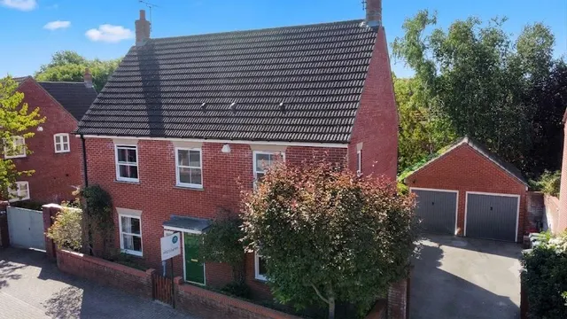 Teasel Close, Devizes, SN10, photo 1