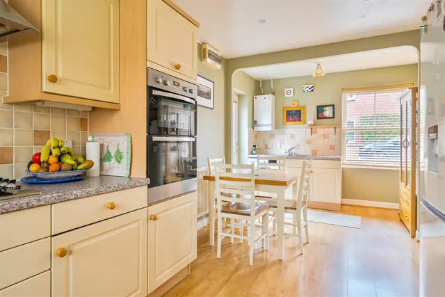 Teasel Close, Devizes, SN10, photo 3