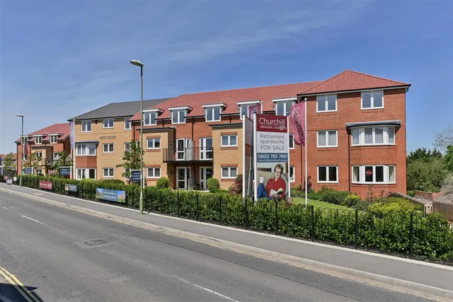 Botley Road, Park Gate, SO31, photo 1