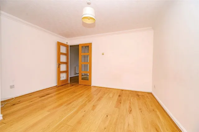 Photo 3 — Muirfield, Luton, Bedfordshire, LU2