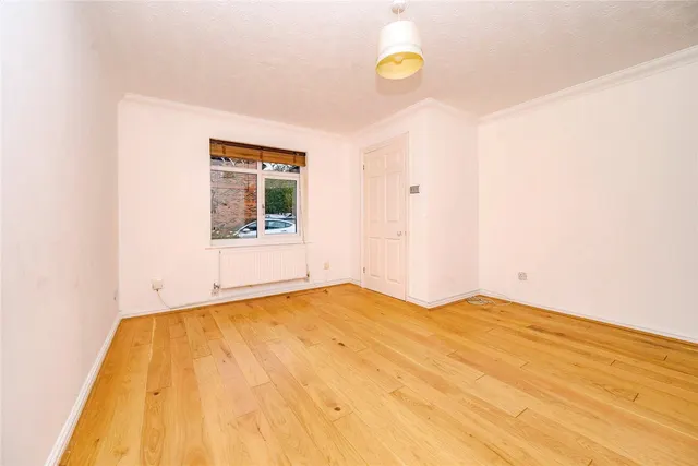 Photo 2 — Muirfield, Luton, Bedfordshire, LU2