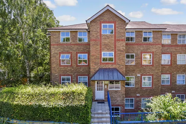 River Bank Close, Maidstone, ME15, photo 1