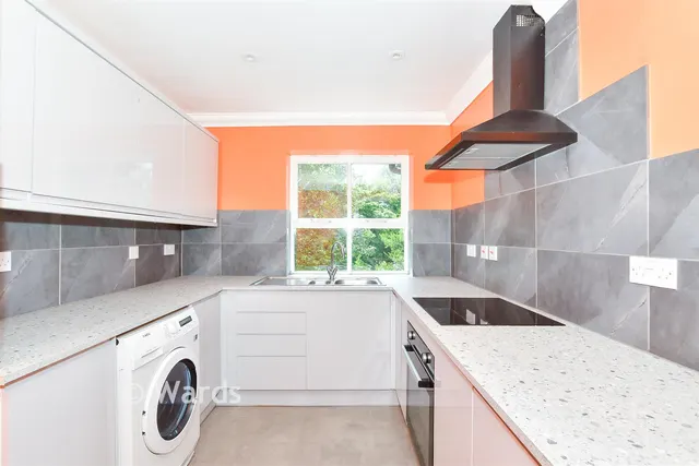 River Bank Close, Maidstone, ME15, photo 2