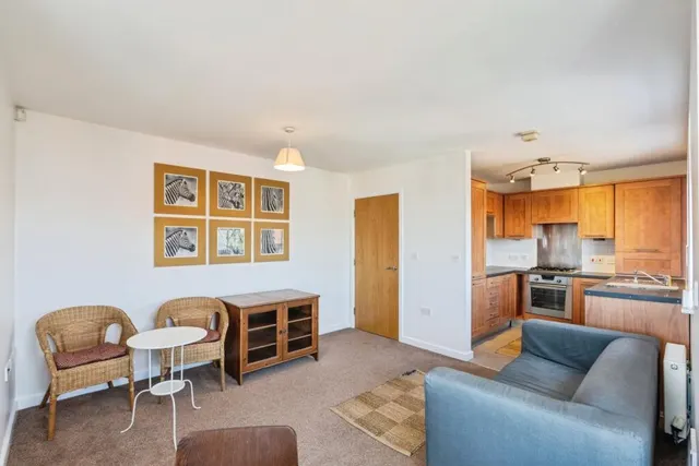 Holywell Drive, Warrington, WA1, photo 2