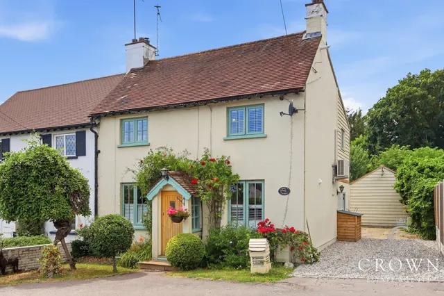 Church Road, Ramsden Heath, photo 1