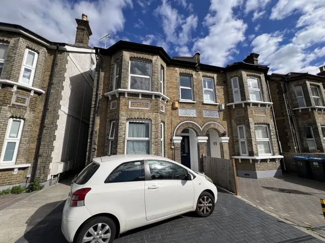 Brighton Road, South Croydon, Surrey, photo 1