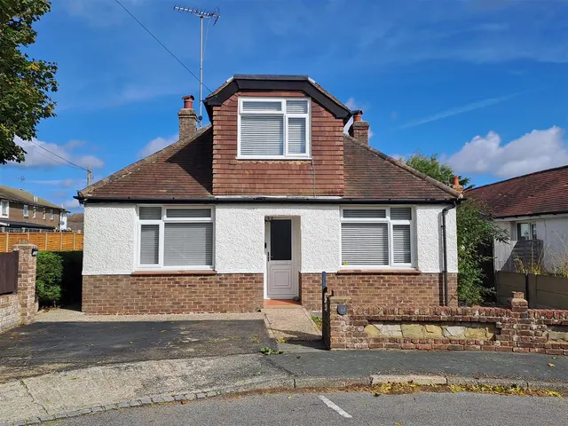Walders Road, Rustington, photo 3