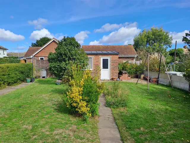 Walders Road, Rustington, photo 1