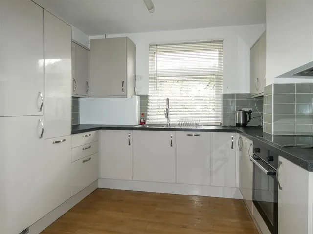 Walders Road, Rustington, photo 2