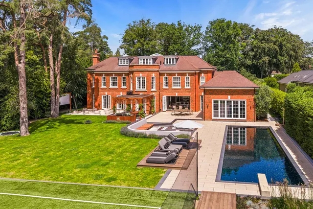 Abbots Drive, Virginia Water, GU25, photo 1
