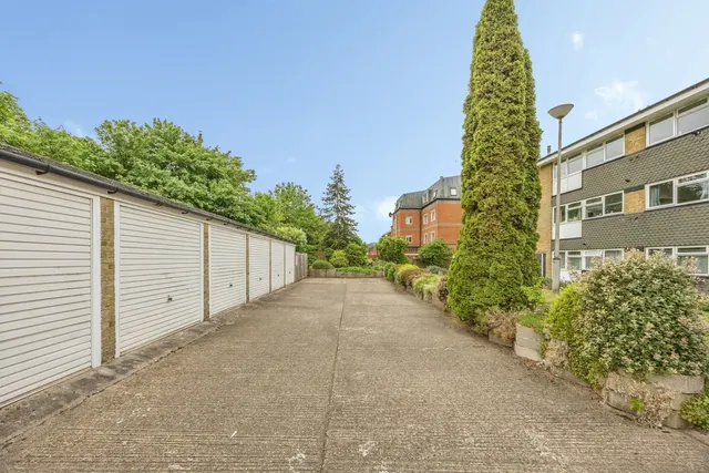 Photo 3 — Chatsworth Road, Croydon, CR0