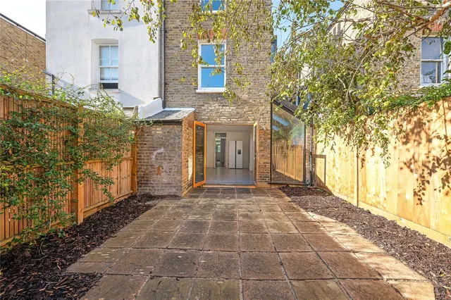 Photo 3 — Narbonne Avenue, London, SW4