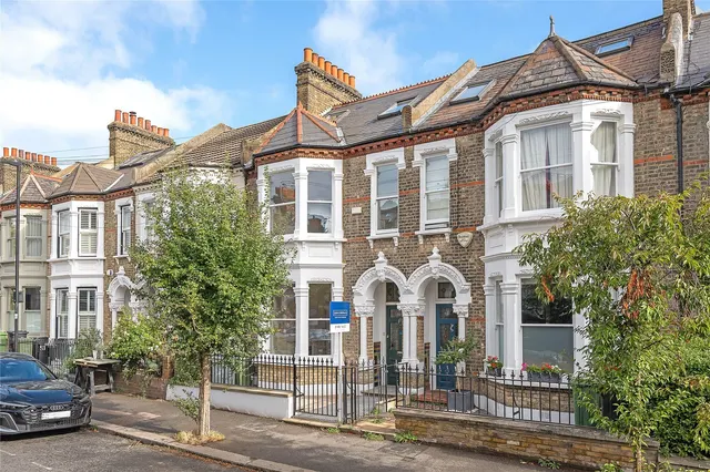 Narbonne Avenue, London, SW4, photo 1