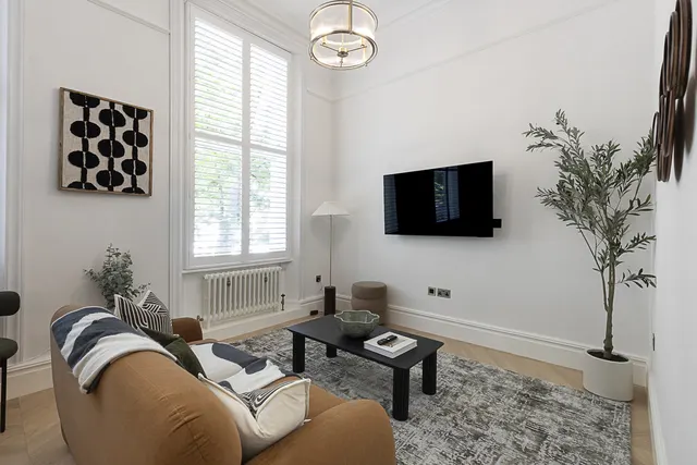 Holland Park Gardens, London, W14, photo 2