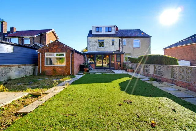 Mount Avenue, Huddersfield, HD3, photo 2