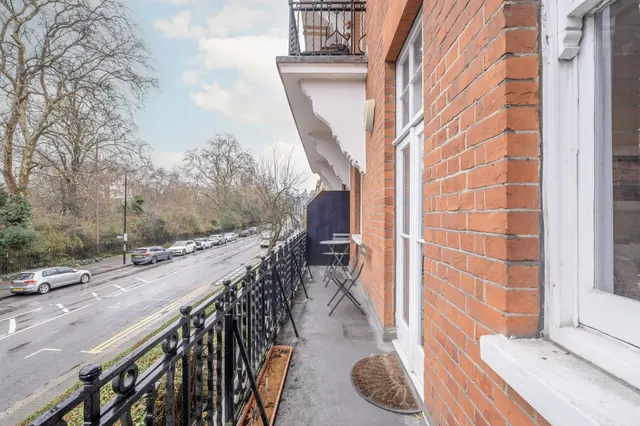 Photo 2 — Prince Of Wales Drive, London, SW11