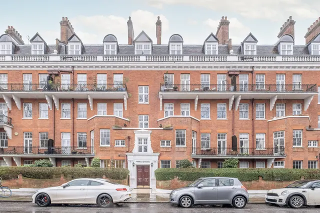 Prince Of Wales Drive, London, SW11, photo 1
