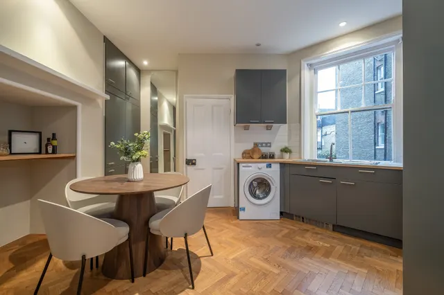 Photo 3 — Prince Of Wales Drive, London, SW11