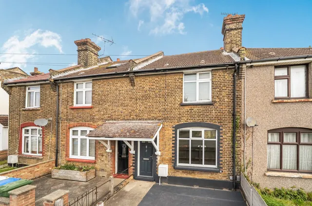 Photo 2 — Oak Road, Erith, DA8