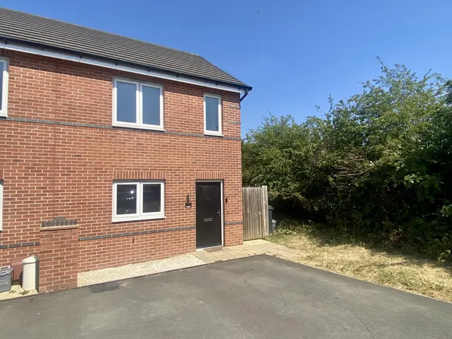 Westfield Avenue, Earl Shilton, LE9, photo 1