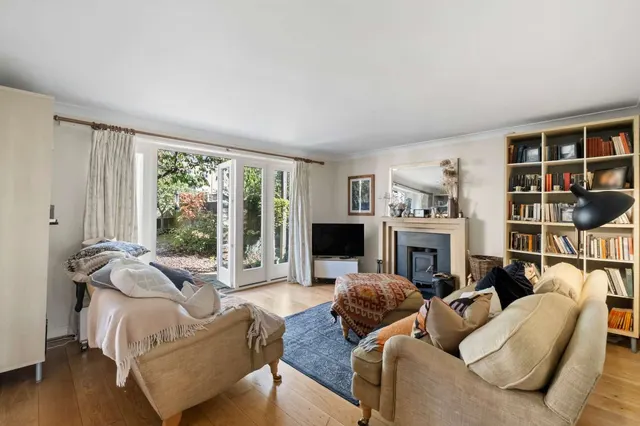 Nevinson Close, London, SW18, photo 2