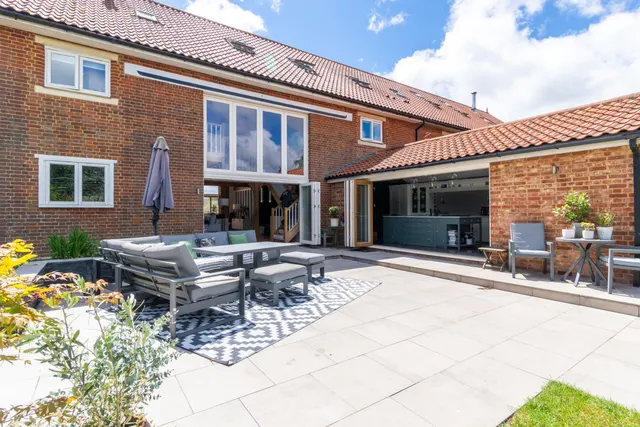 Burton Barns, Burton End, CM24, photo 2