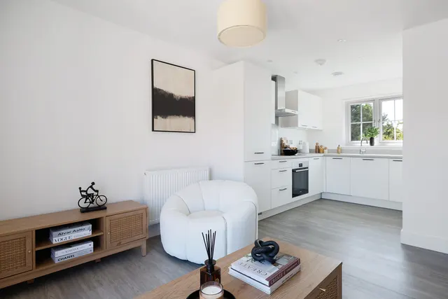 Burstow Grove, Off Haroldslea Drive, RH6, photo 2