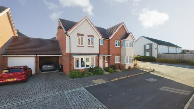 Potter Crescent, Wokingham, photo 1