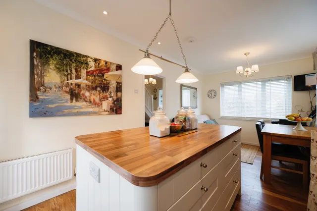 Wheatlands Avenue, Hayling Island, PO11, photo 2