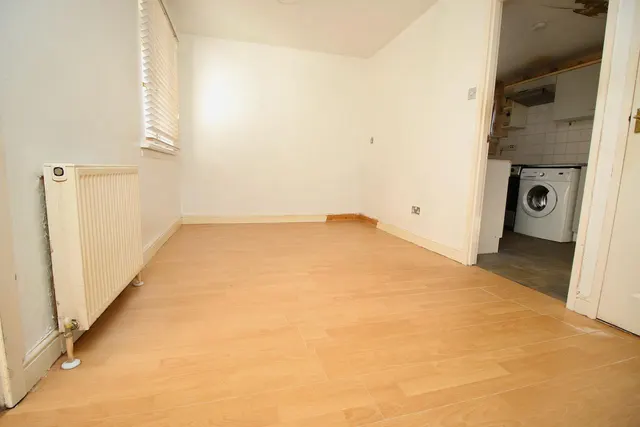 Photo 3 — Tiree Drive, Cumbernauld, G67 1NX