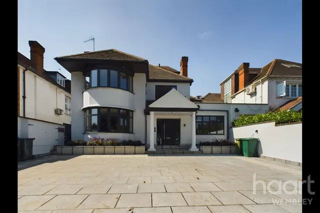 Brondesbury Park, London, NW6, photo 1