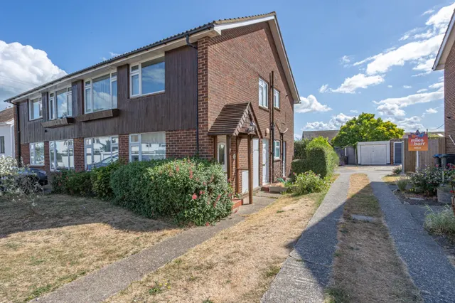Old Farm Road, Birchington, CT7, photo 1