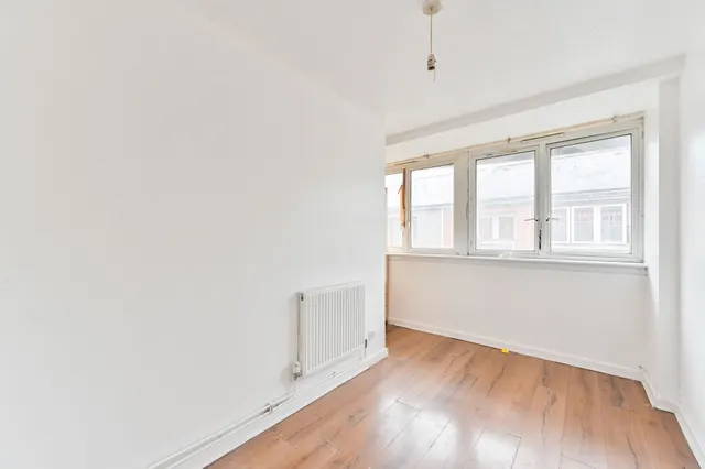14 Navarre Road, London, photo 1