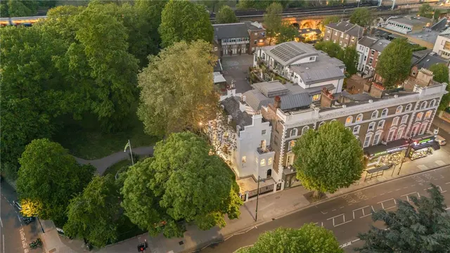 Photo 3 — Ravenscourt Park, 260 King Street, W6 0SP